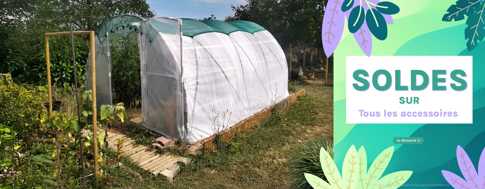 photo-serre-dans-jardin-avec-voile-d-ombrage-decouvrez-les-soldes-sur-nos-accessoires