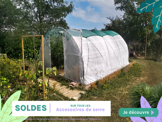 photo-serre-dans-jardin-avec-voile-d-ombrage-decouvrez-les-soldes-sur-nos-accessoires