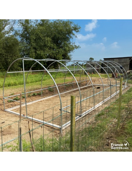 Structure serre tunnel de jardin avec 2 portes sur charnières et bâche thermique 24m2