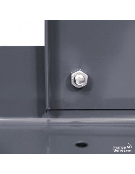 Le montage se  fait grâce à un simple vissage