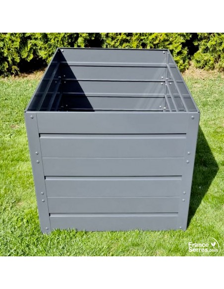 La jardinière de taille L a un volume de 500 litres