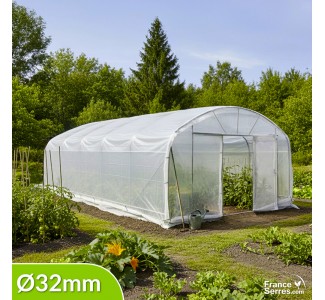 Cette serre professionnelle  a une surface de 48 m²