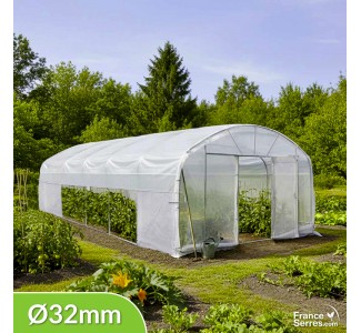 Cette serre professionnelle  a une surface de 48 m²