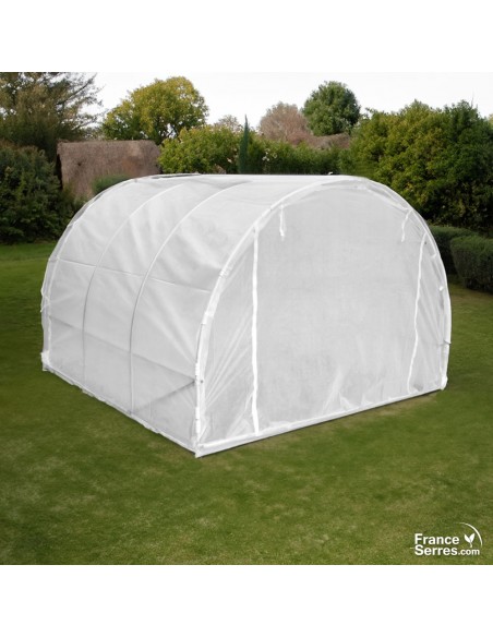 Serre de jardin de 9m² avec bâche translucide, porte enroulable fermée
