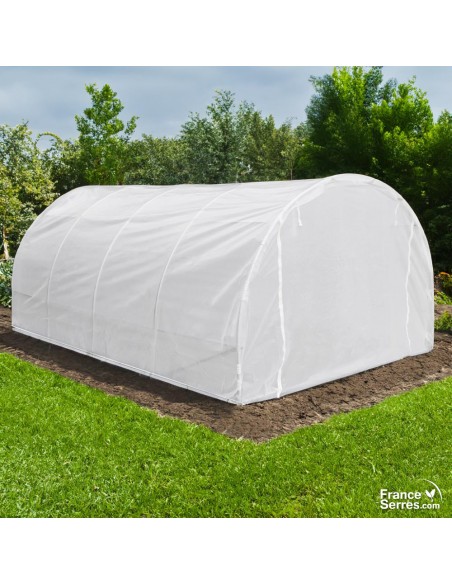 Serre de jardin de 18m² avec bâche translucide, porte enroulable fermée