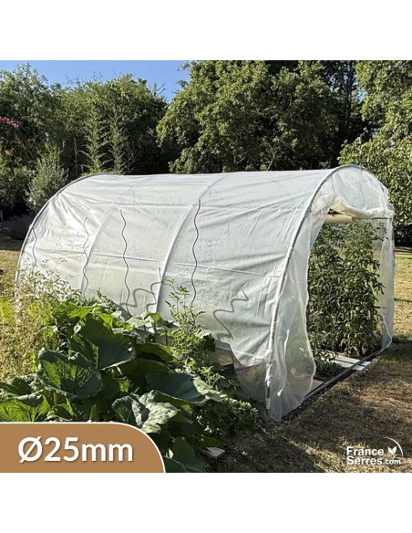 Serre tunnel demi lune Eco de 9m² avec un pignon porte et un pignon plein