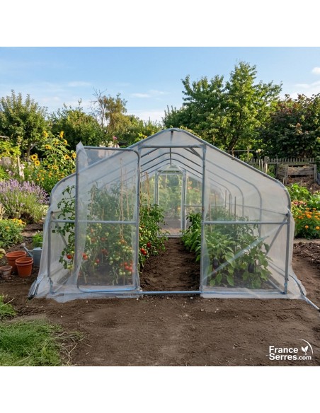 La serre chapelle de 12m² a une structure de Ø32mm