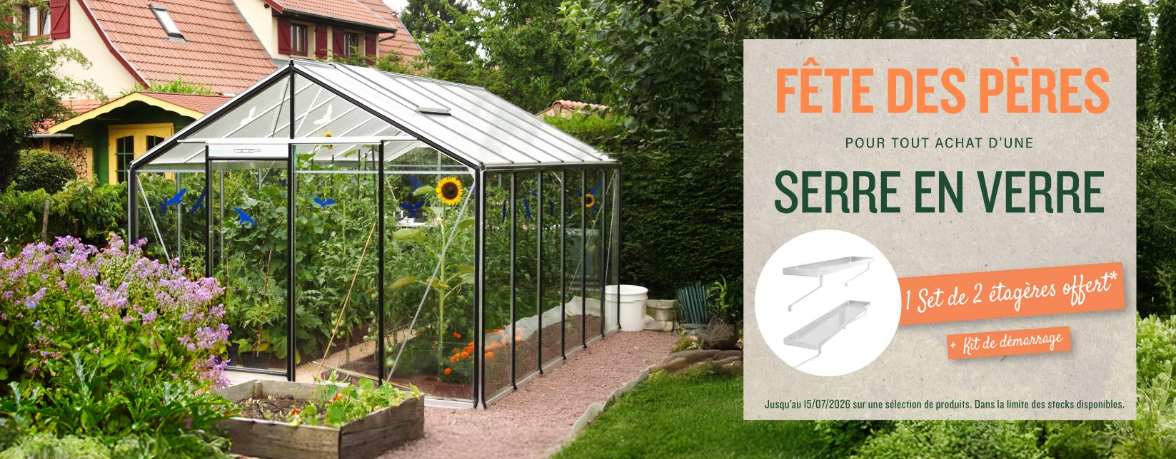 photo-serre-en-verre-dans-un-jardin-avec-plantations